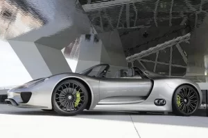 Porsche-918-Spyder-Konzept-Studie-19-fotoshowImageNew-81f43106-442882.webp