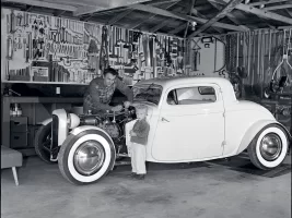 vintage-garage-scene.webp