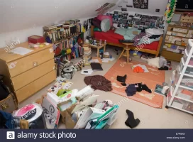 a-teenagers-messy-bedroom-with-clothes-books-and-possessions-abandoned-E7P5K9.webp