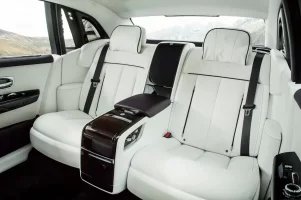 2018-Rolls-Royce-Phantom-VIII-Extended-Wheelbase-rear-seat-01.webp