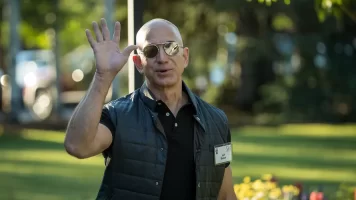 MW-GF781_bezos0_20180319234011_ZH.webp