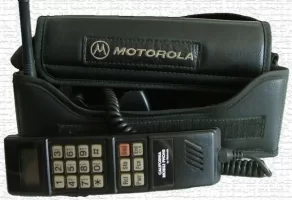 motorola_bag_phone-lg.webp