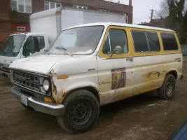 Ford-Econoline-1975-1.webp